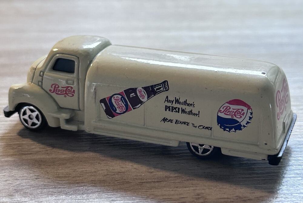 1945 Pepsi Cola Bottle Truck Delivery Truck 1:64 A86